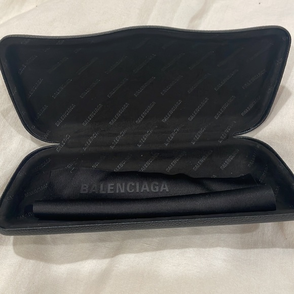 Balenciaga BB0179S Black/Grey Sunglasses as seen on Hailey Bieber - Picture 8 of 13